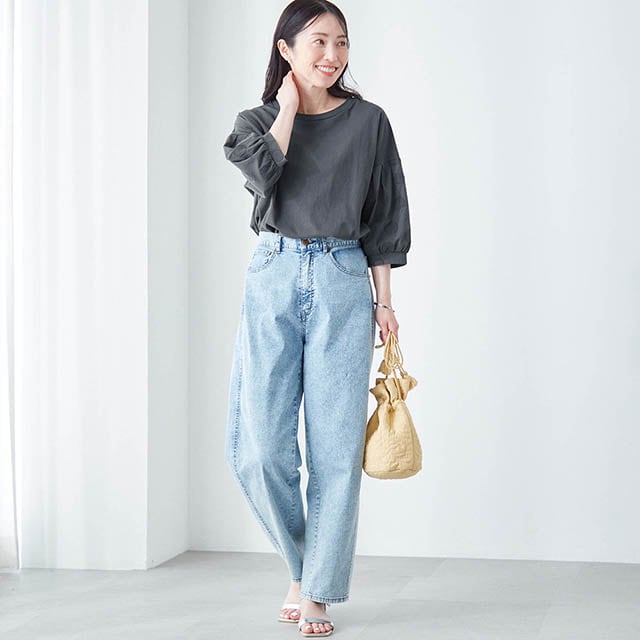 今っぽい身幅広めのボックスシルエット