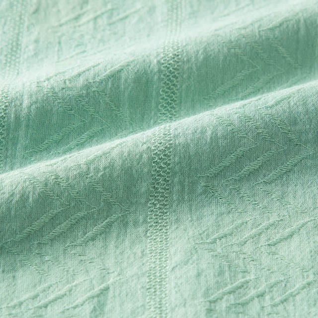 ドビー織りならではの立体的な模様がアクセントで、身生地は肌に心地よいインド綿100%を使用