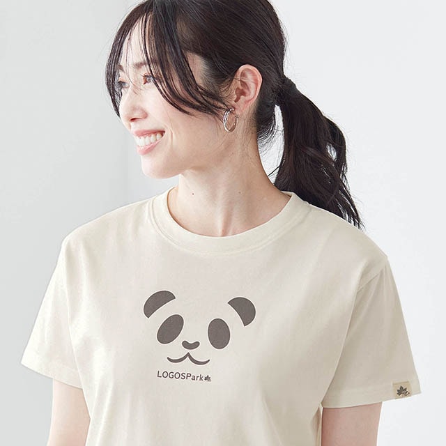 胸元にパンダの顔を大胆にプリント
