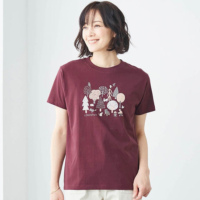 森の中のキャンプ場を楽しくデザインしたプリントTシャツ