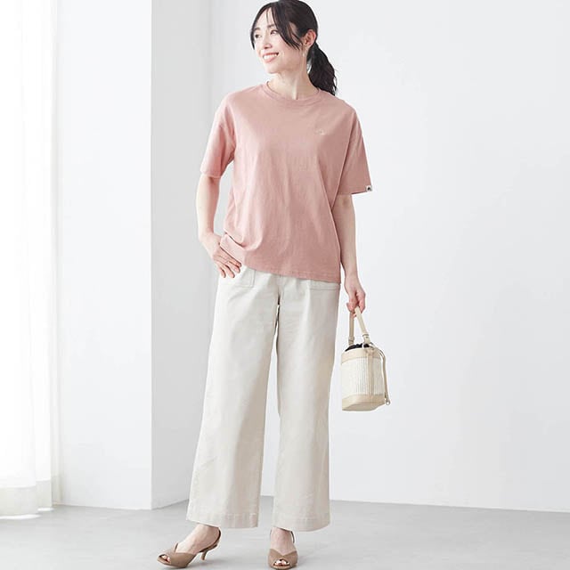 シンプルで合わせやすく、絶妙なトーンの色味もポイント