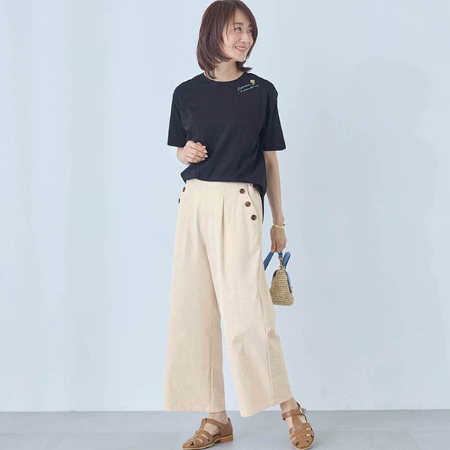 普通のチノとは一線を画す、
上品シルエットのチノパンツ