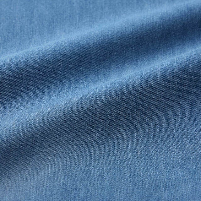 接触冷感の薄手素材で、夏のデニムの暑さを軽減
