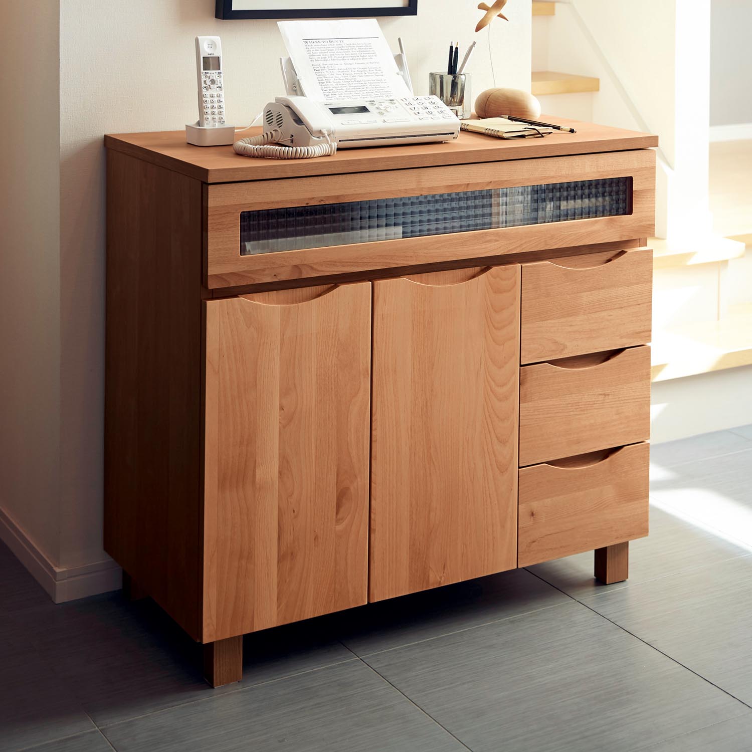 【ベルメゾン】あたたかみのあるアルダー材の家電収納キャビネット