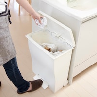 軽く踏んで、さっと開く