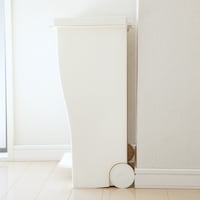 奥行スリムな27cm。壁面に沿ってすっきり設置できます。