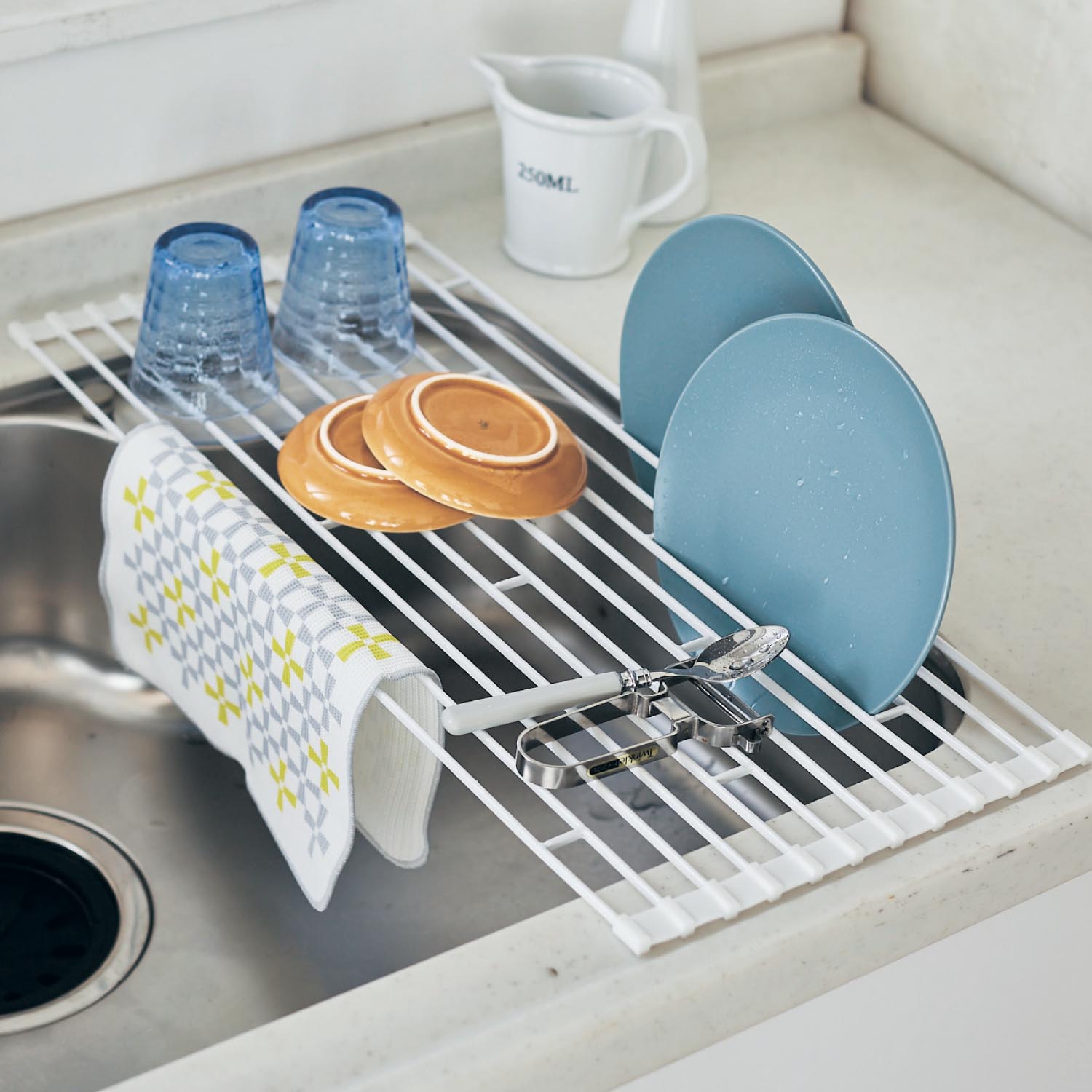 たためてしまえる水切りかご <幅42/幅58cm>(タワー/tower) たためてしまえる水切りかご <幅42/幅58cm>(タワー/tower)