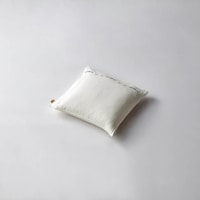 ホワイト(ブルー刺繍)／クッションカバー・同色2枚セット