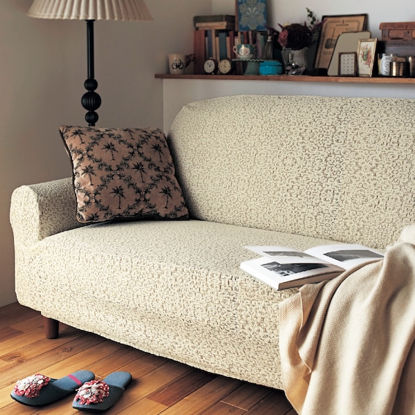 【ベルメゾン】横に伸びるレース柄の伸びるソファーカバー