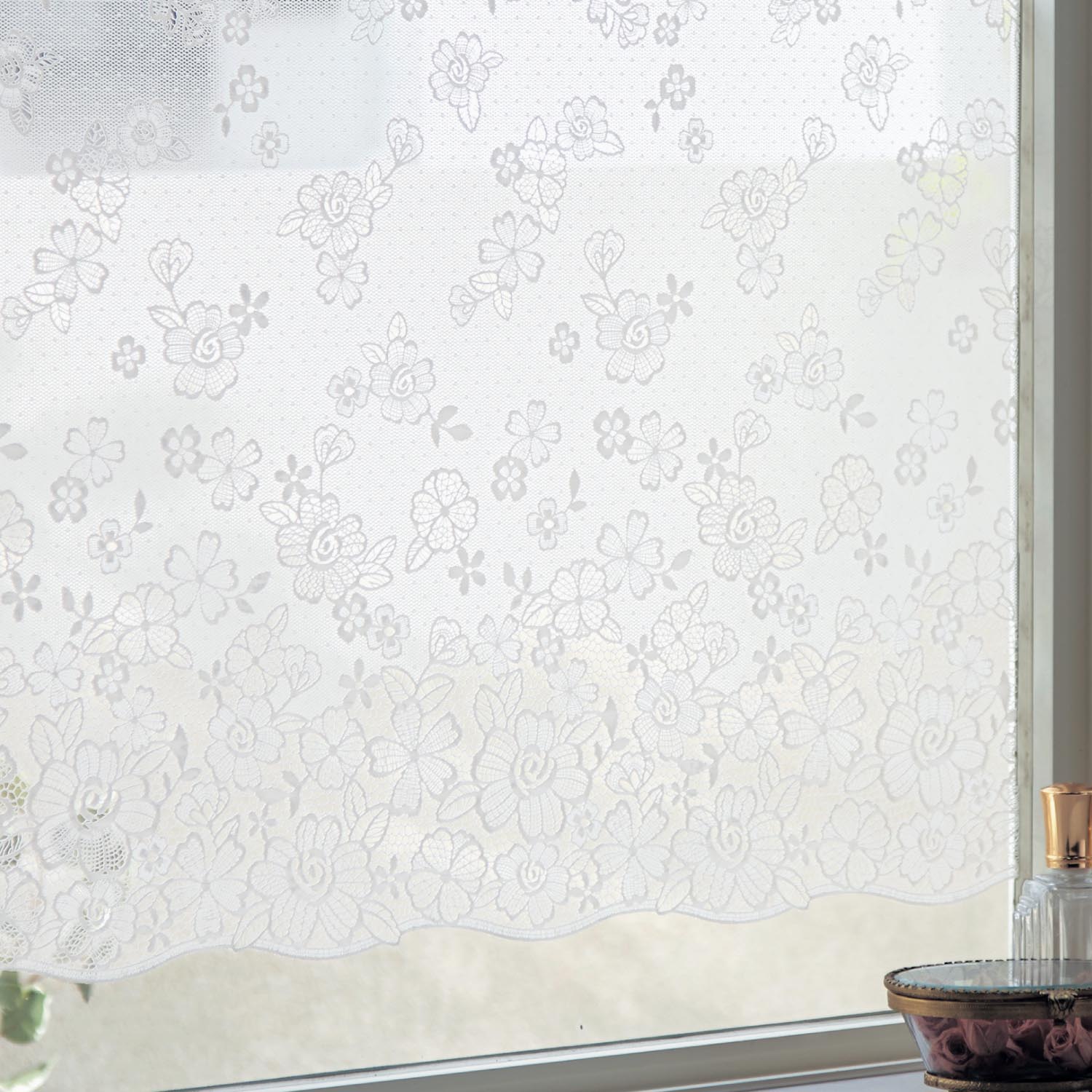 【ベルメゾン】貼ってはがせる カフェカーテン風窓飾りレースシール