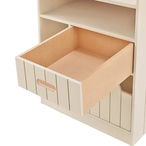 細々した小物を入れる引出し付き。