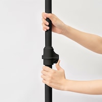 パイプをゆるめてグッと押し上げるだけでラクラク設置