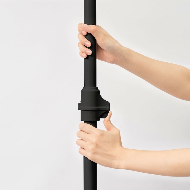 パイプをゆるめてグッと押し上げるだけでラクラク設置