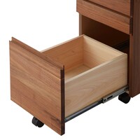 引出し最下段はフルスライドレール付き。