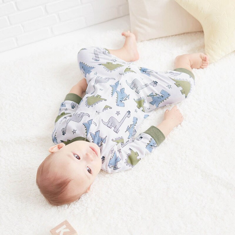 オフホワイト恐竜／モデル身長75㎝・70サイズ着用