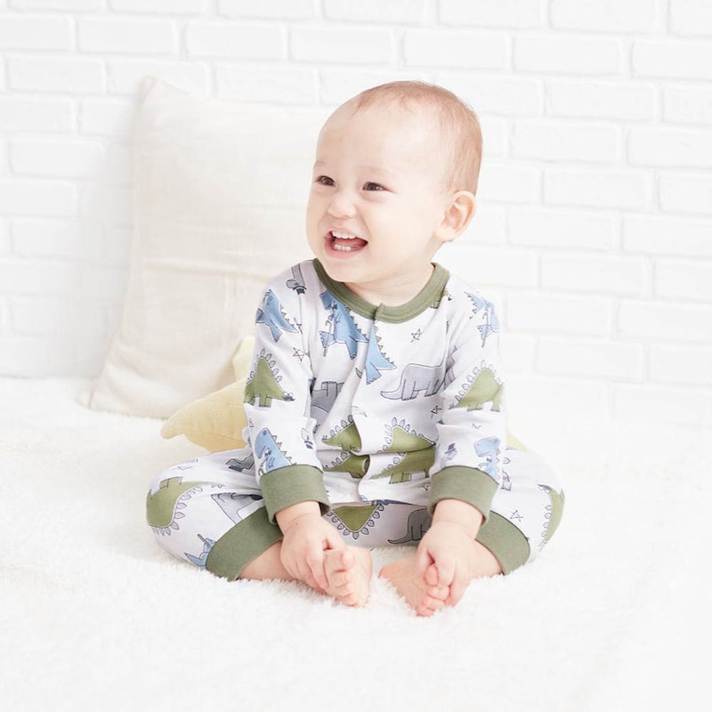 オフホワイト恐竜／モデル身長75㎝・70サイズ着用