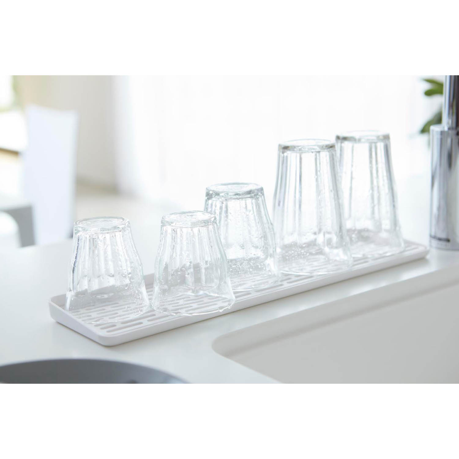 【タワー/tower】【置き場所を選ばない】グラス & マグスタンドスリム水切りトレイ 【タワー/tower】【置き場所を選ばない】グラス & マグスタンドスリム水切りトレイ