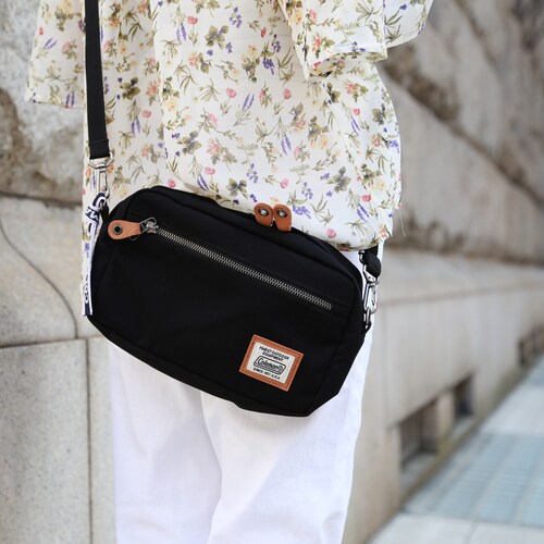 ミニショルダーバッグ／ＪＮ ＭＩＮＩ ＰＯＵＣＨ