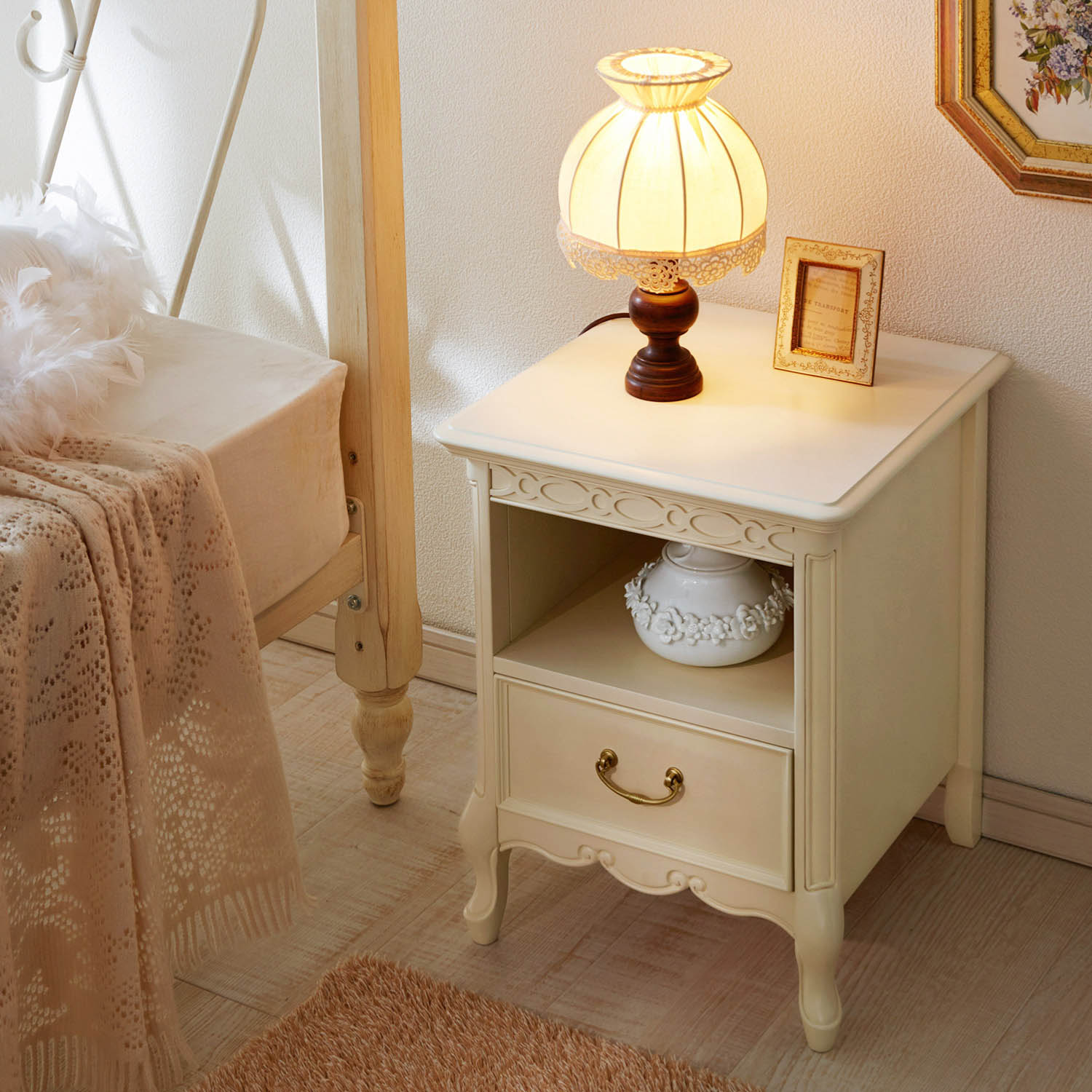 【東海家具/TOKAI KAGU】エレガント調ナイトテーブル