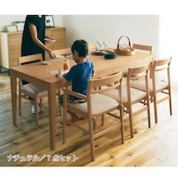 ※手前の座面可動式ダイニングチェアは別売です。
