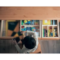 引出しの枠材には無塗装の国産ひのき材を使用