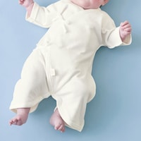 モデル身長60cm・50～70サイズ着用・体重6.5kg