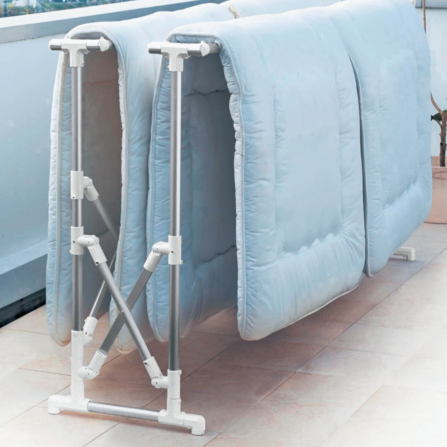 【ベルメゾン】幅を変えられる軽量物干し 【布団4枚干し/コンパクト収納/組立不要/室内・屋外兼用】