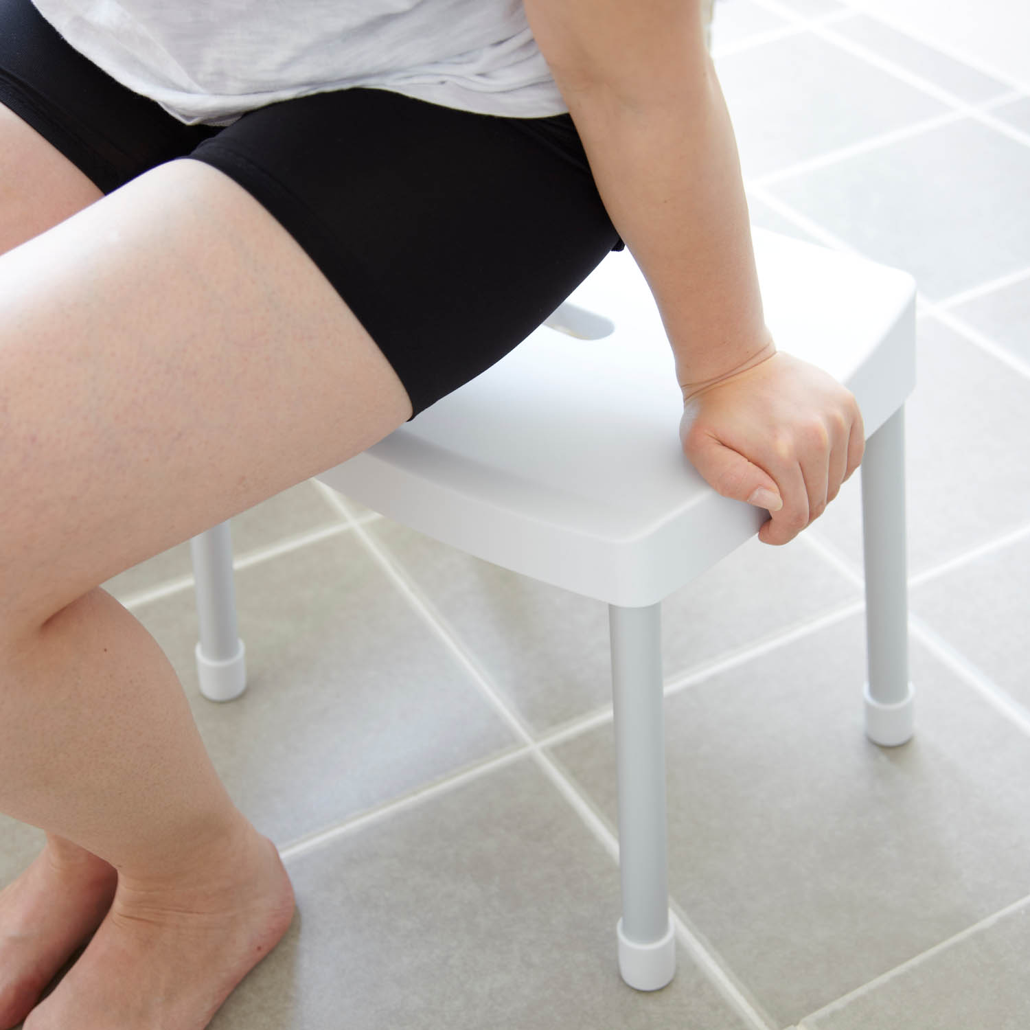 【アイムディー/I'mD】両手をついて立ち上がれるワイド座面のバスチェア 【アイムディー/I'mD】両手をついて立ち上がれるワイド座面のバスチェア