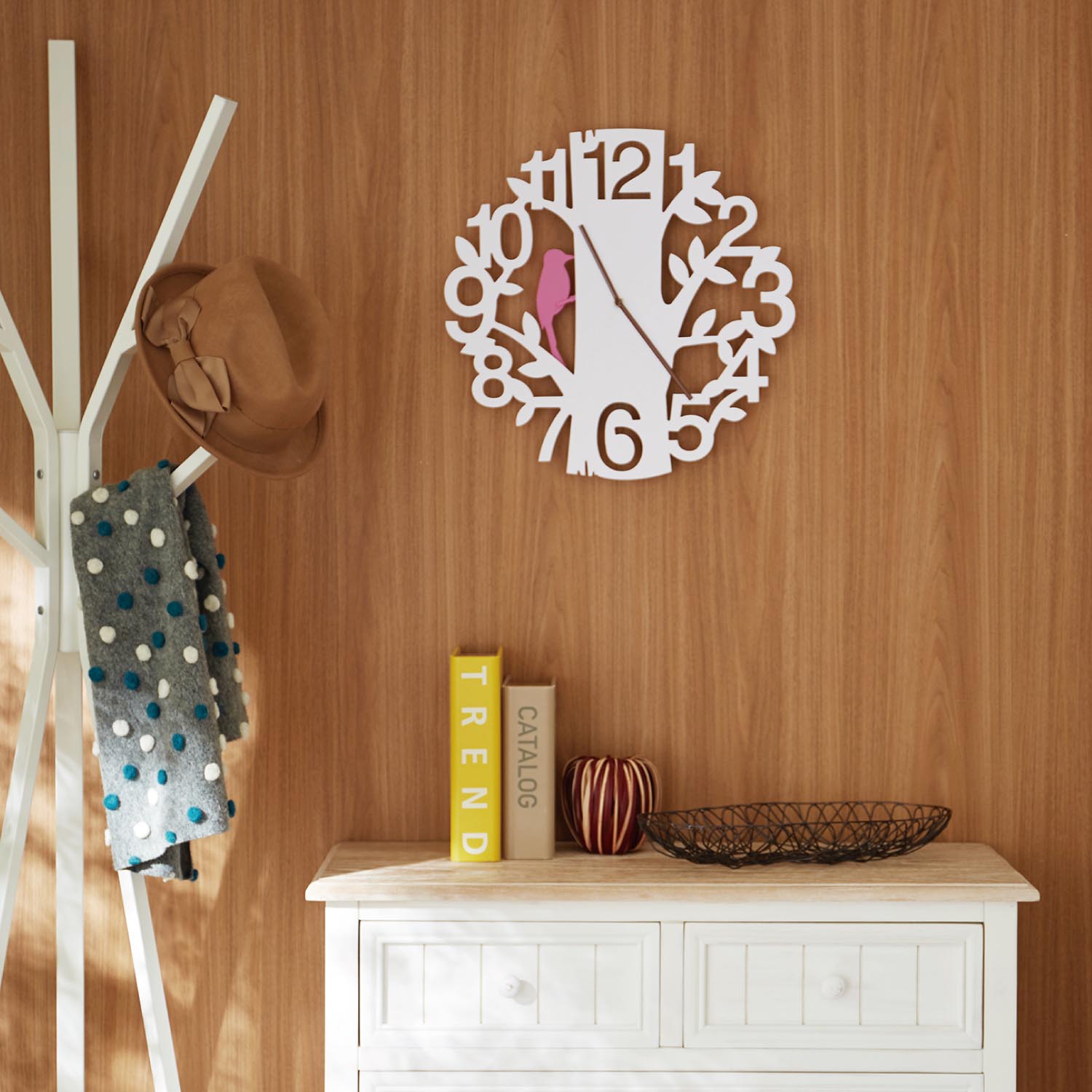 【インターフォルム/INTERFORM】鳥が動く木の掛け時計「Picus」