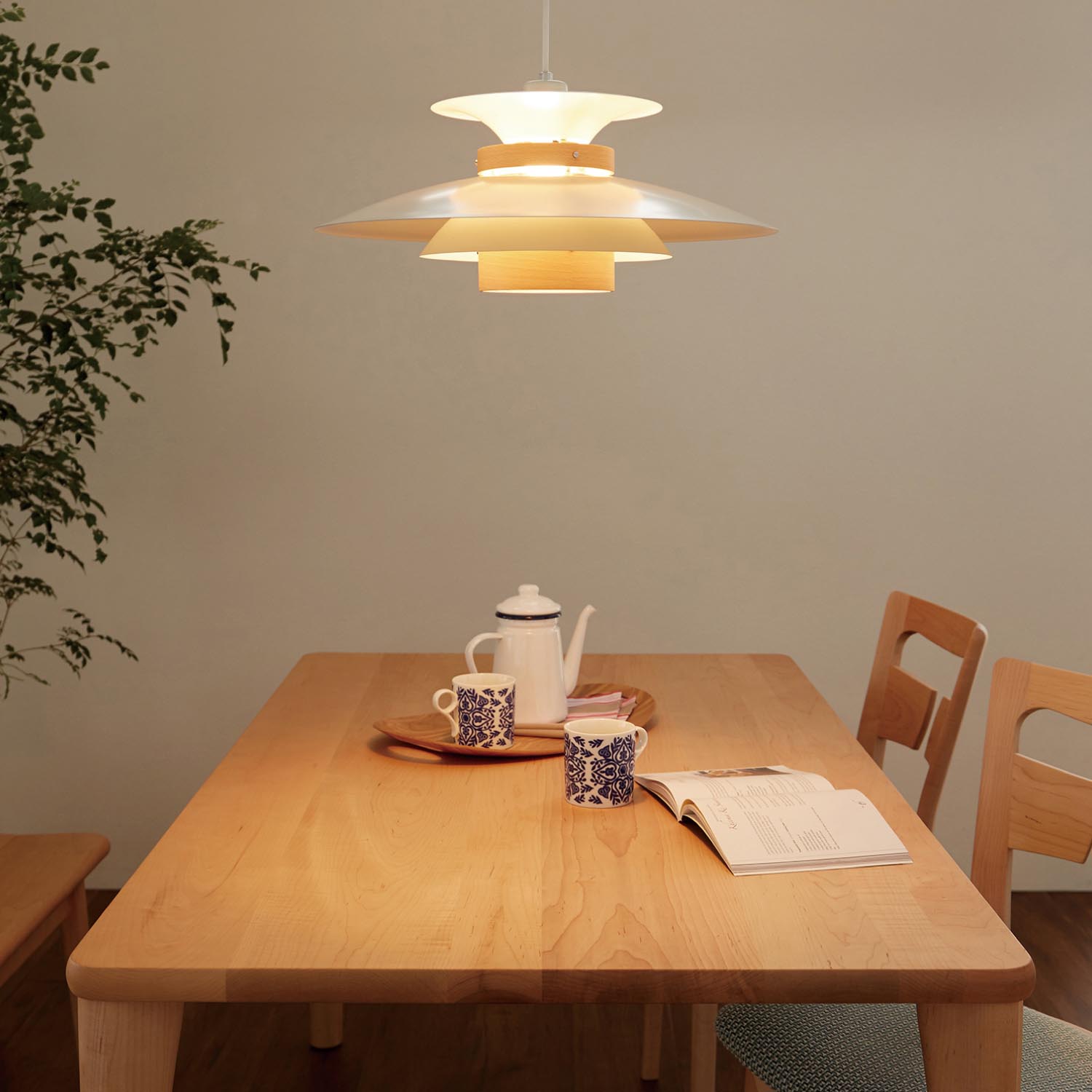 隙間から光が漏れる北欧モダンなペンダントライト「メルチェロ/Mercero」 【選べる3色】 隙間から光が漏れる北欧モダンなペンダントライト「メルチェロ/Mercero」 【選べる3色】