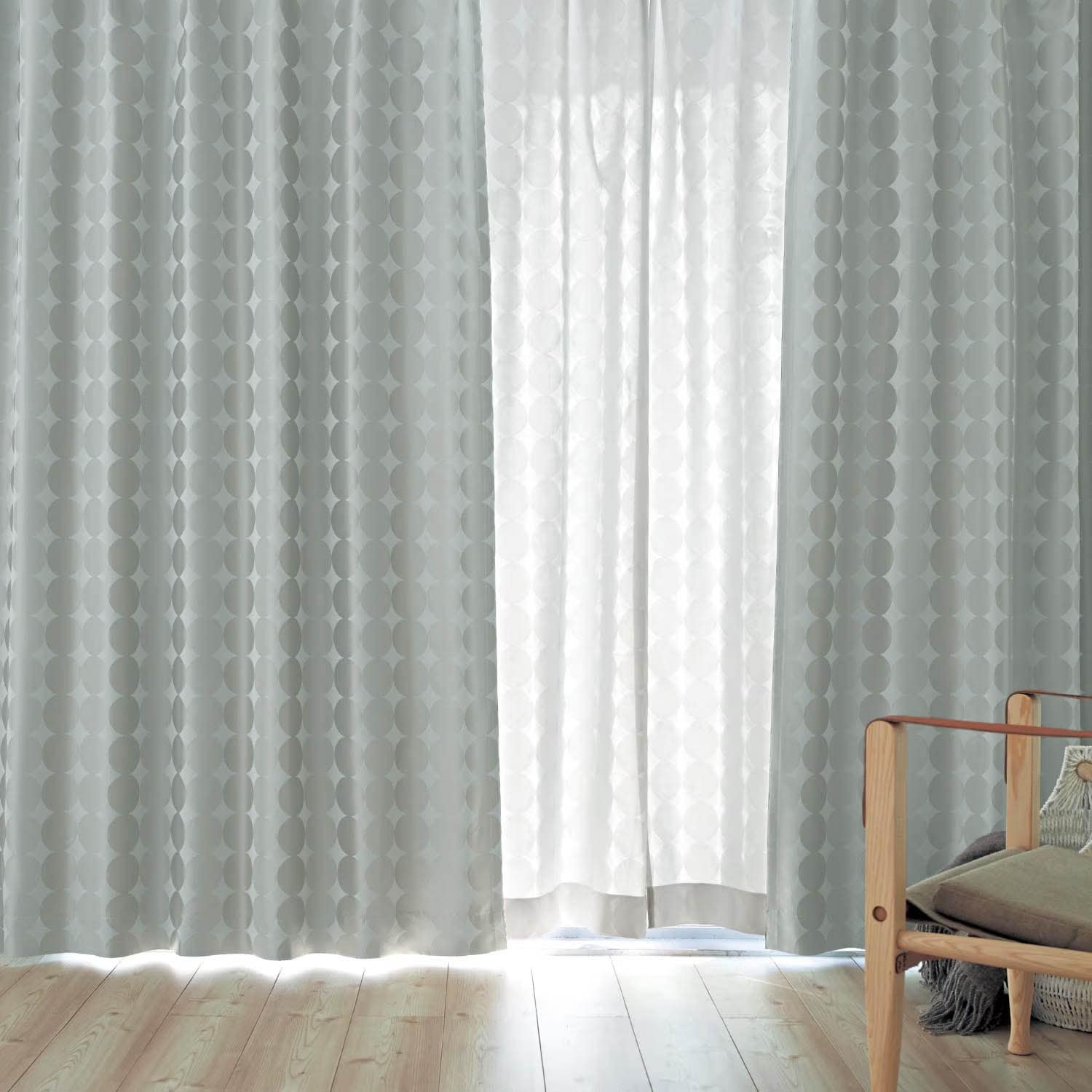 お買い得な既製サイズ】 サークル柄の遮光・遮熱・防炎・形状記憶