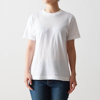 服にひびきにくく、キレイなシルエット（着用カラー：グレイッシュピンク）