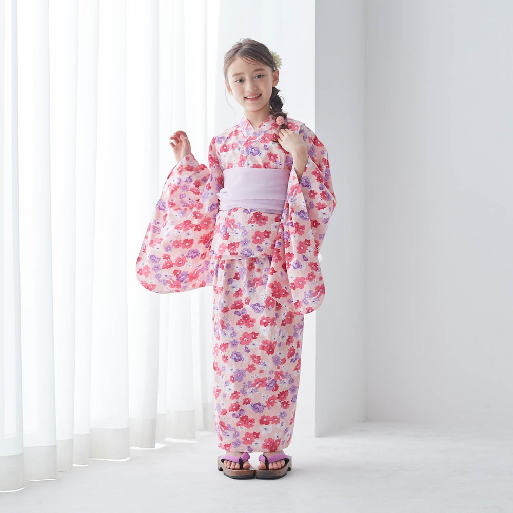 ピンク系／モデル身長127cm・130～140サイズ着用