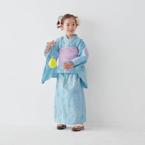 ブルー系（花火）／モデル身長111cm・110～120サイズ着用