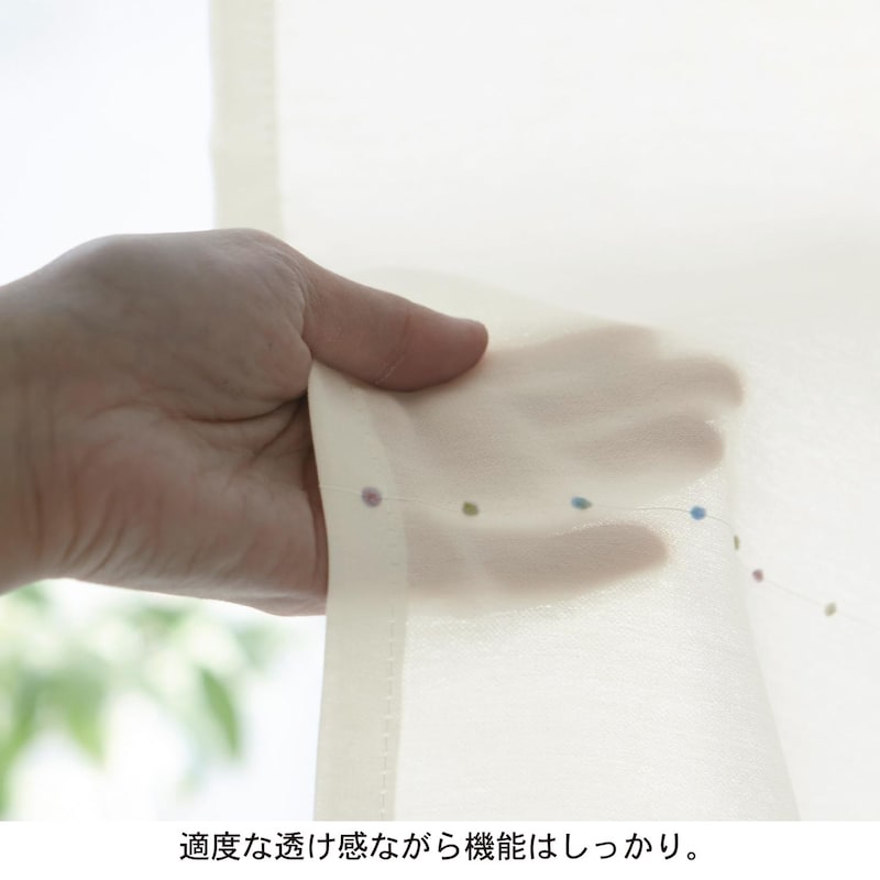 生地は柔らかな生地感で、透けにくい生地です。