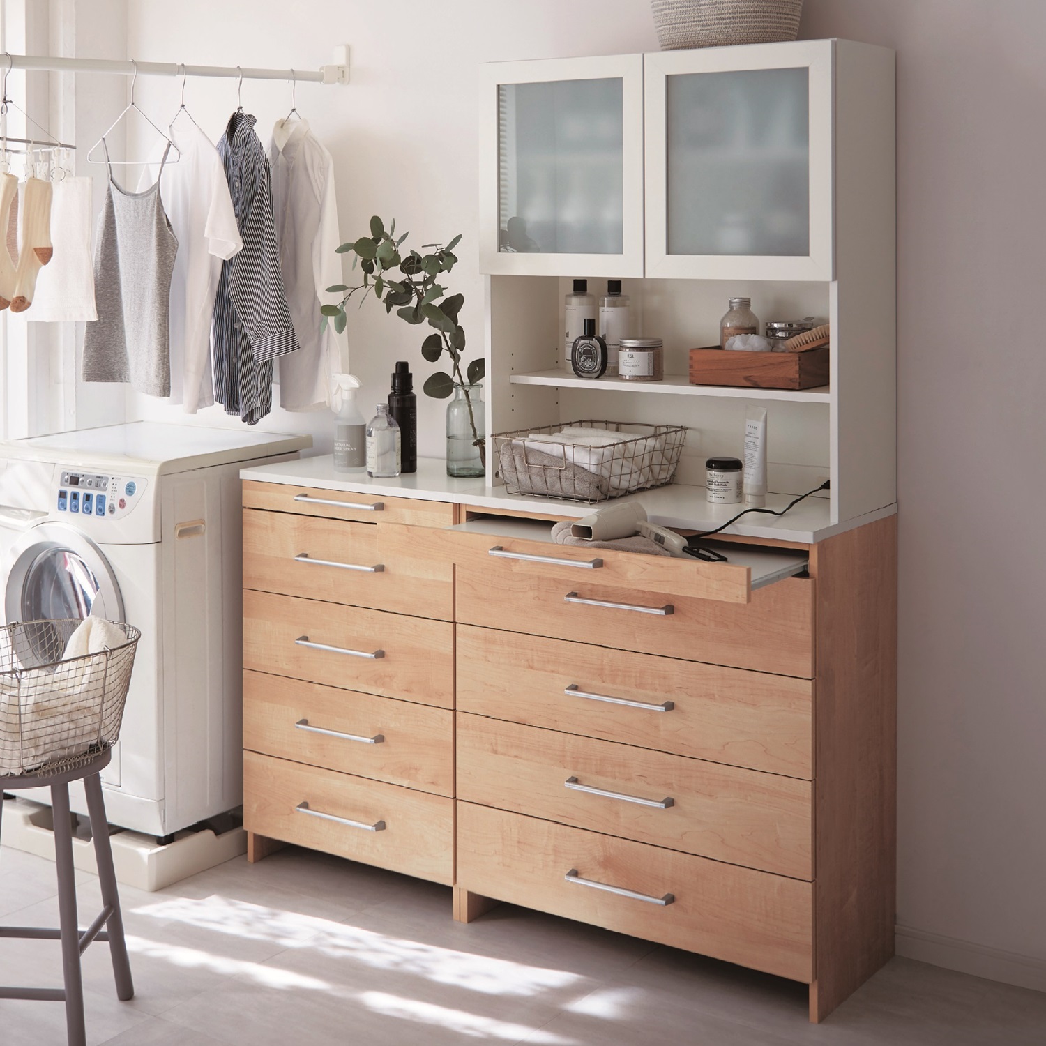 【ベルメゾン】作業に便利なスライドテーブル付きサニタリーキャビネット