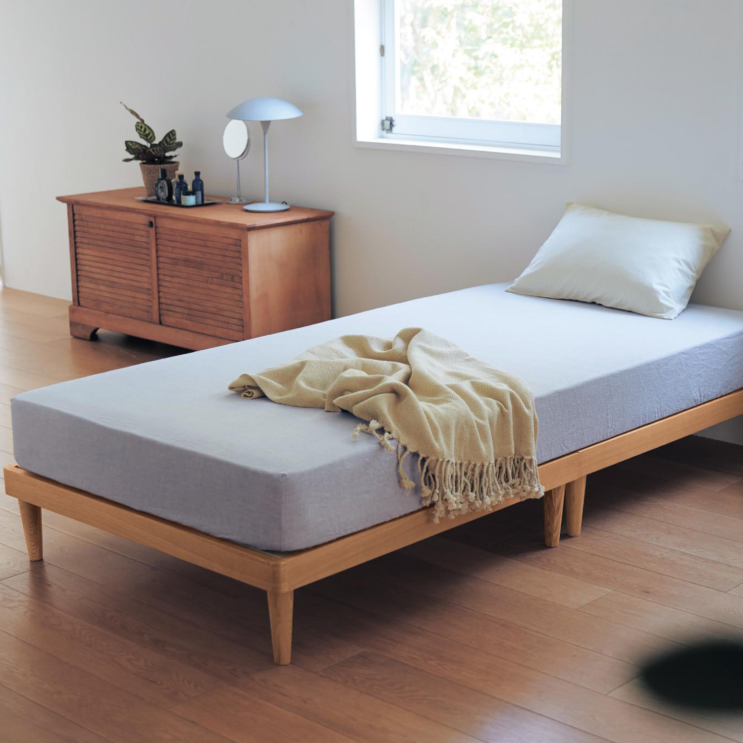 10分で組み立てられるタモ材のすのこベッド