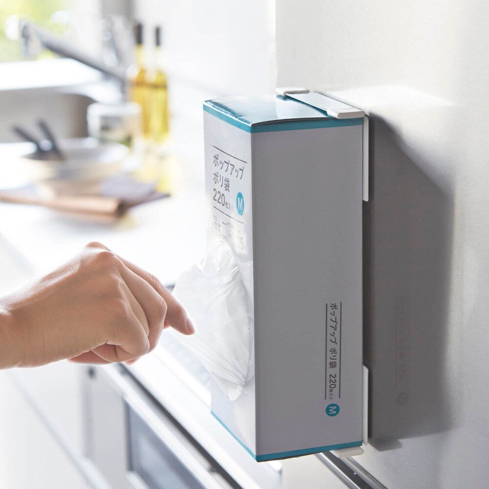 機能的でモダンなデザインが美しい「tower」シリーズからポリ袋・ペーパータオル・ティッシュの箱などを磁石でピタッと取り付けられる、便利なボックスクリップです上下から挟み込むだけなので簡単に設置でき、