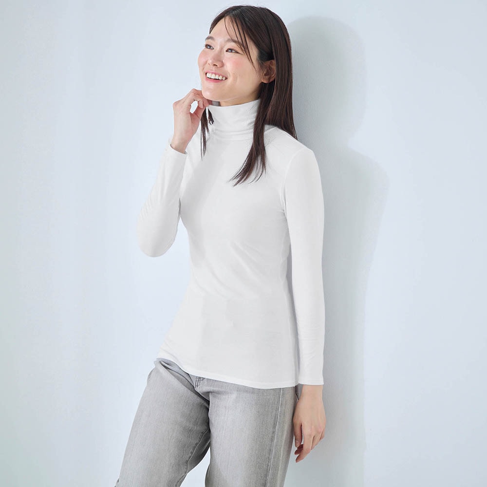 モデル身長173cm／M（オフホワイト）
