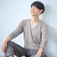 モデル身長176cm／L（グレージュ）