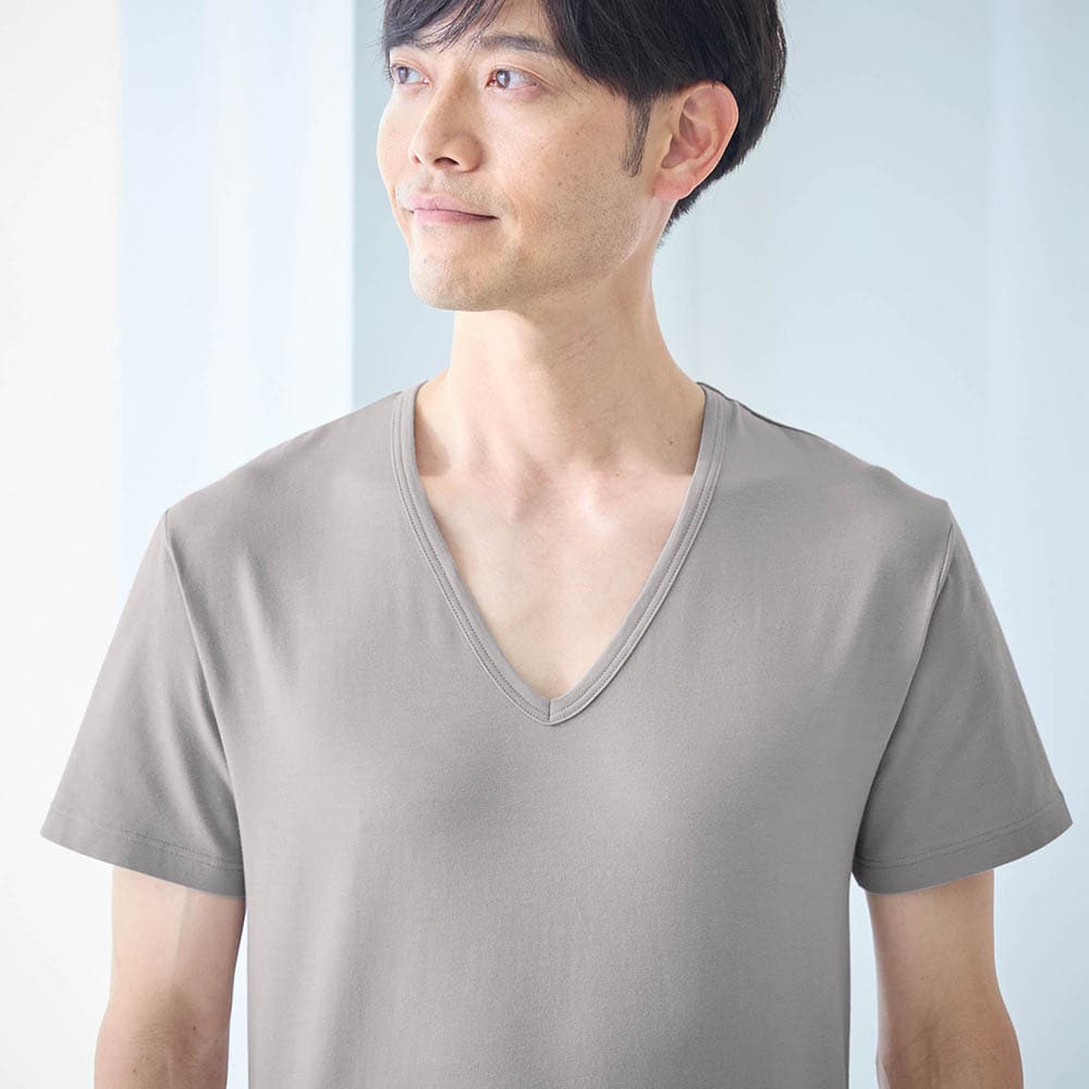 デイリー使いしやすいVネック