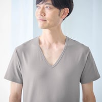 デイリー使いしやすいVネック