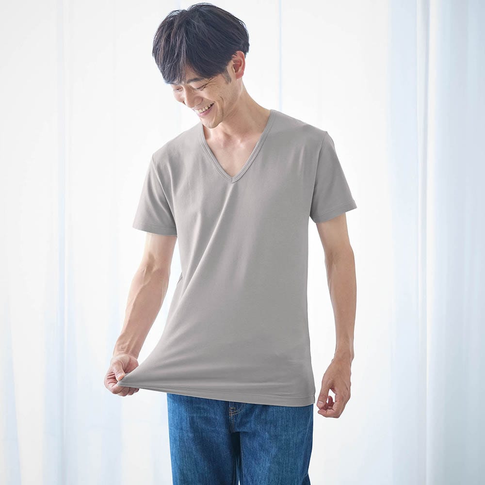モデル身長176cm／L（グレージュ）
