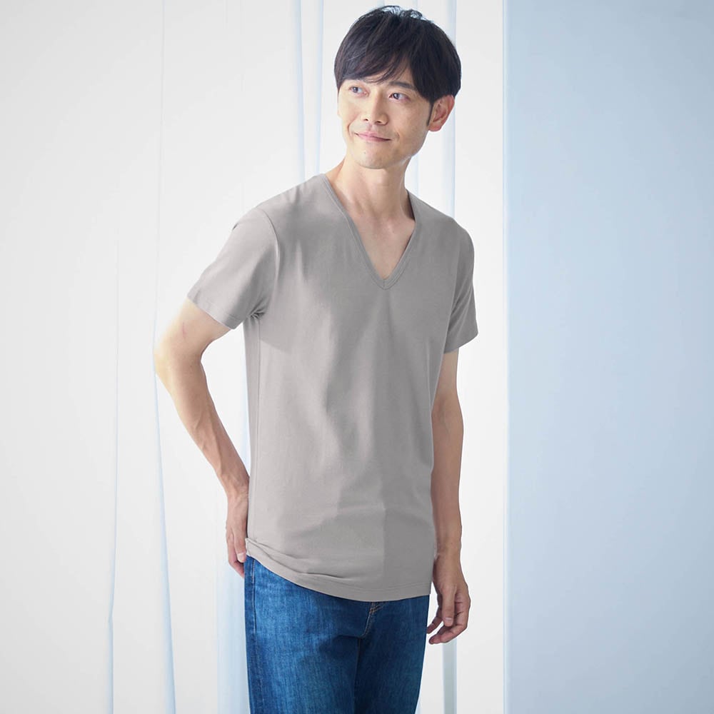 モデル身長176cm／L（グレージュ）