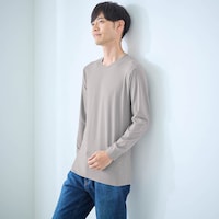 モデル身長176cm／L（グレージュ）