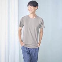 モデル身長176cm／L（グレージュ）