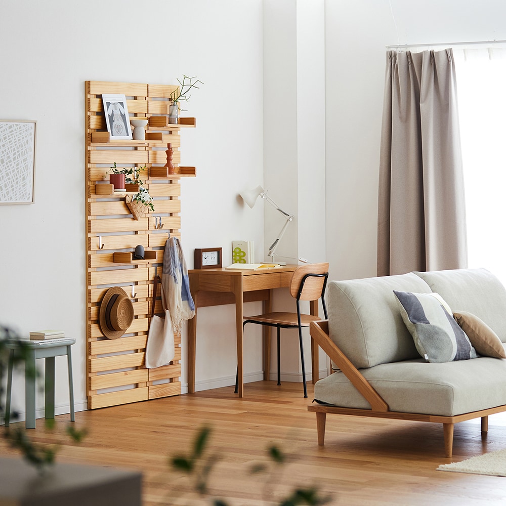 突っ張らずに取り付けられるディスプレイラック（壁面収納