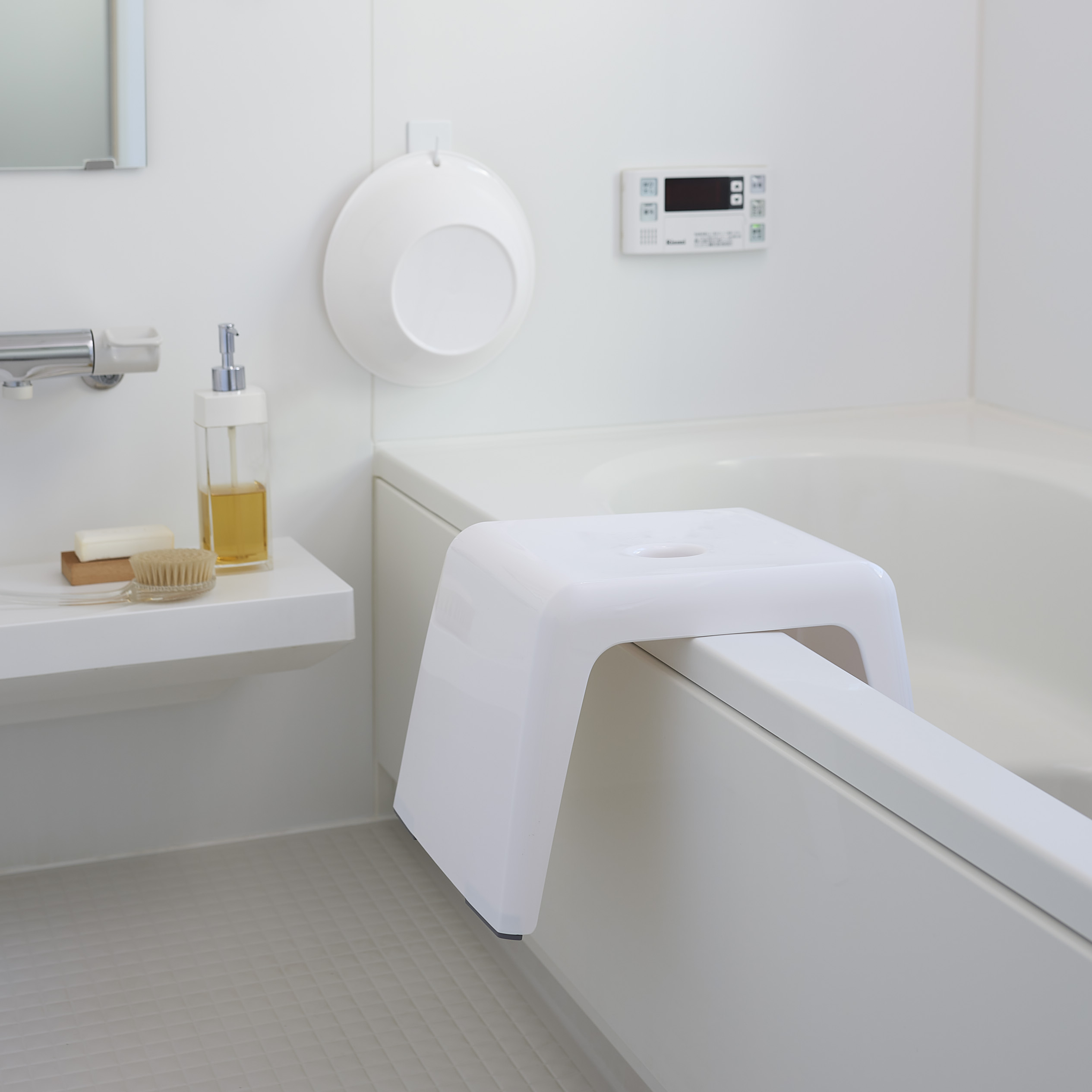 浴槽のフチにかけられるバスチェア&湯おけセット<選べる座面高さ25/30/35cm> 浴槽のフチにかけられるバスチェア&湯おけセット<選べる座面高さ25/30/35cm>