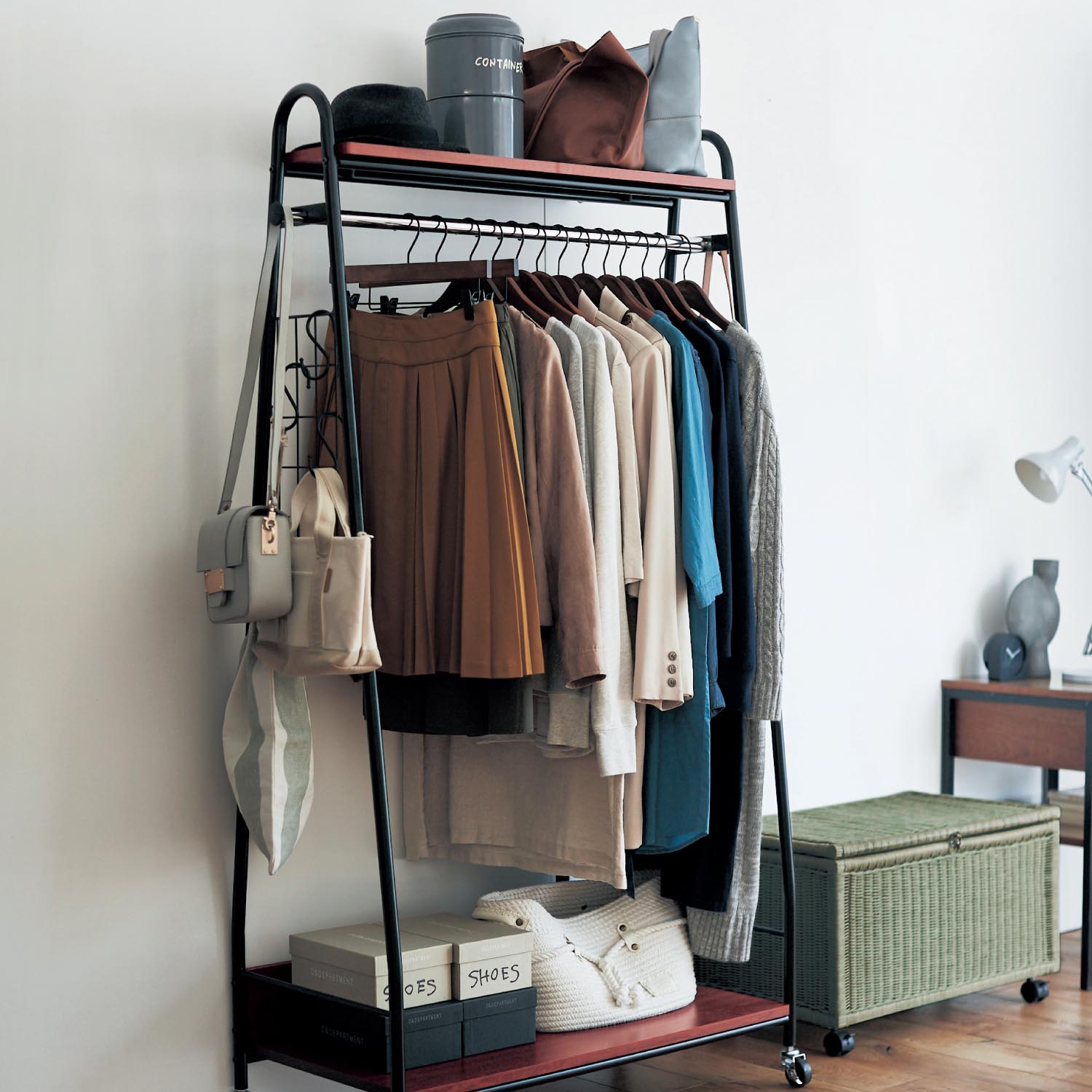 【ベルメゾン】棚付き頑丈ハンガーラック