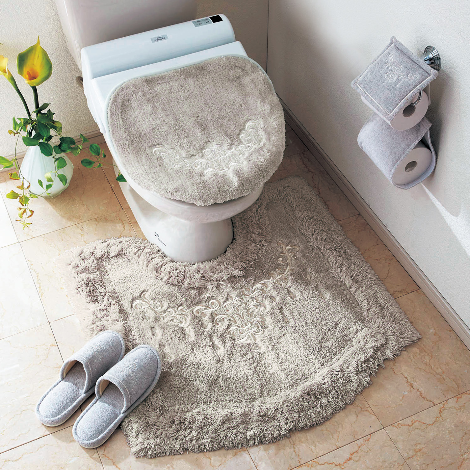 【ベルメゾン】ラインストーンと刺繍のエレガントなトイレマット・フタカバー(単品・セット)